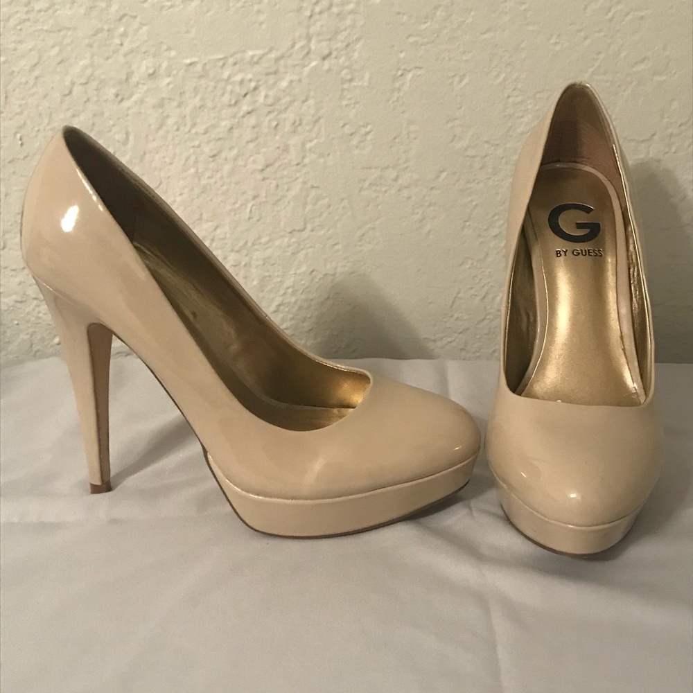 Nude pumps